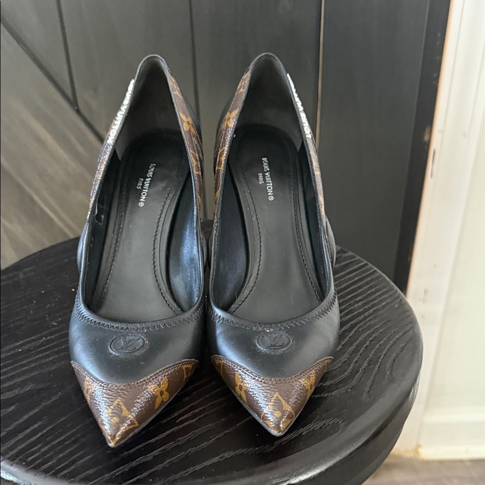 Louis Vuitton Elegant Black and Brown Heels